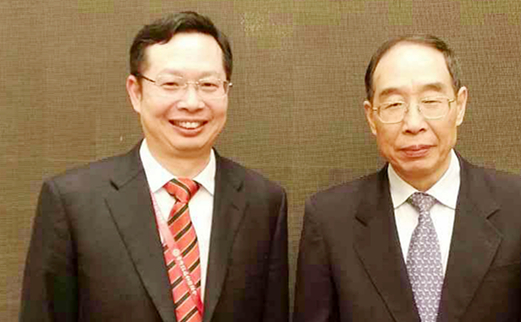 2014年5月福建省委书记尤权与新利体育集团董事长苏庆灿亲切合影