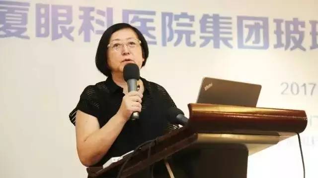 为提*新利体育集团玻璃体视网膜手术技术水平、促进玻璃体视网膜微创手术技术,以及玻切设备使用技术的提*,黎晓新院长开讲 为提*新利体育集团玻璃体视网膜手术技术水平、促进玻璃体视网膜微创手术技术,以及玻切设备使用技术的提*,黎晓新院长开讲