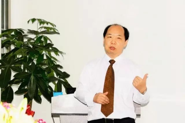 本次研讨会由集团 席白内障带教导师郭海科教授、张广斌教授领*,来自新利体育集团11名白内障带教导师参加了本次活动。福州眼科医院、.jpg 本次研讨会由集团 席白内障带教导师郭海科教授、张广斌教授领*,来自新利体育集团11名白内障带教导师参加了本次活动。福州眼科医院、.jpg