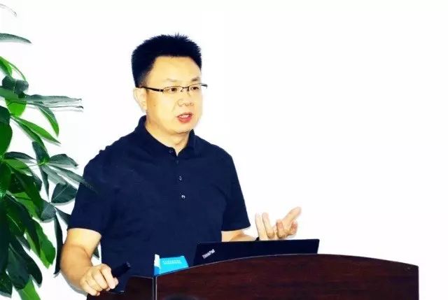 本次研讨会由集团 席白内障带教导师郭海科教授、张广斌教授领*,来自新利体育集团11名白内障带教导师参加了本次活动。.jpg 本次研讨会由集团 席白内障带教导师郭海科教授、张广斌教授领*,来自新利体育集团11名白内障带教导师参加了本次活动。.jpg