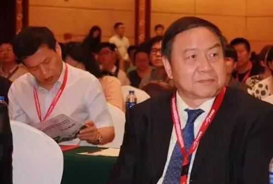 2017年11月17—18日，宜昌市小儿眼病患者在自家门口就能看环球 专家!届时宜昌新利体育将特邀全国斜视及小儿眼科巨子赵堪兴教授和新利体育集团儿童斜视手术专家潘美华教授前来会诊及手术。.jpg