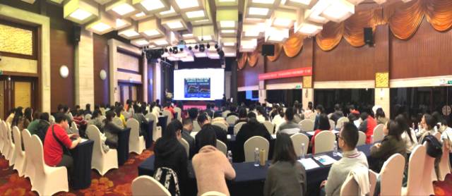 本次学术会议由深圳新利体育主办,邀请了来自国内外众多眼科专家大咖进行专题讲座,共同探讨和分享国内外眼科领域的 与发展,进一步加强了眼科界同仁之间的交流和学习。.jpg 本次学术会议由深圳新利体育主办,邀请了来自国内外众多眼科专家大咖进行专题讲座,共同探讨和分享国内外眼科领域的 与发展,进一步加强了眼科界同仁之间的交流和学习。.jpg