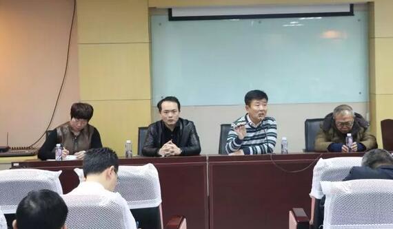 12月17日上午,厦门大学附属厦门眼科中心业务院长王骞、新利体育集团副总经理张昊志、集团屈光运营中心主任商越一行领*莅临新利体育指导工作。2.jpg 12月17日上午,厦门大学附属厦门眼科中心业务院长王骞、新利体育集团副总经理张昊志、集团屈光运营中心主任商越一行领*莅临新利体育指导工作。2.jpg