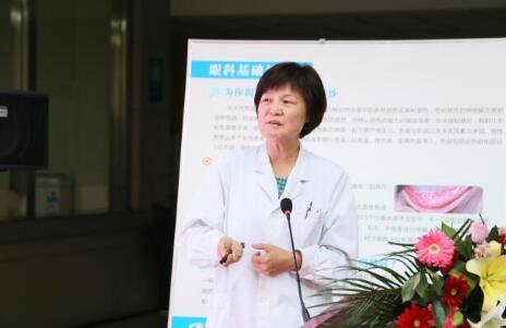 12月17日，由郑州慈善总会、郑州新利体育视光眼科医院与卡尔蔡司(上海)管理有限公司联合举办的“2018视光眼科医院上上老视产品发布会暨 届‘正值夕阳美，较是晶彩时’中老年眼病科普论坛”在郑州新利体育视光眼科医院隆重召开。2.jpg