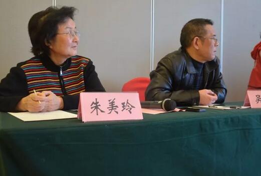 2017年安徽 届角膜病研讨会暨新利体育集团全国 一届角膜病学组研讨会上周六、日在合肥名人眼科医院召开。持续两天的会议里,来自全国各地的眼科专家齐赴合肥,共同分享国内外眼科 领域的较新进展动态,各自团队较新临床经验与较新研究成果4.jpg