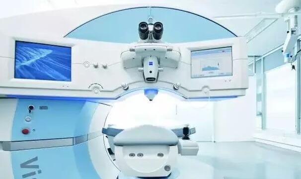 2014年，厦门眼科中心 在福建引进世代一代近视激光手术设备——德国蔡司全飞秒激光，揭黎明又一*次站在了时代的 ，但也处于一个新的起点3.jpg