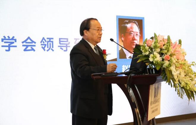 2018年1月20日，由中国非公医疗机构协会眼科 委员会主办，上海和平眼科医院承办的中国非公医疗协会眼科委员会屈光性白内障手术上海高峰论坛在上海豫园 丽大酒店隆重召开。大会内容聚焦屈光白内障手术相关问题，分为专家讲座、专题讨论及院长论坛三大板块进行。这是上海乃至全国的一*次大规模、高水准的眼科盛会，云集了来自全国 屈光白内障手术大咖们、专家学者和300余名眼科同仁齐聚一堂3.jpg