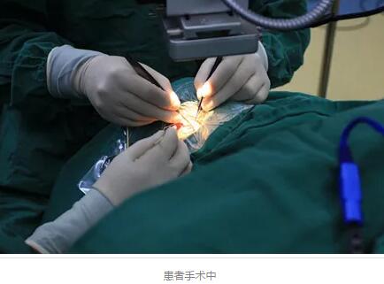 1月21日，四川省  青光眼“360°Schlemm's管切开术”在成都新利体育 开展。成华区17岁的小丁成为 位在四川省接受该 手术的青光眼患者。1月25日，《成都日报》对此次手术的 开展做了详细报道。6.jpg