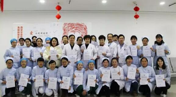 1月27日上午,西安新利体育正式开业,同期举行“西安新利体育 一届眼科新进展学术研讨会”,全国100余名眼科专家风雪无阻,齐聚一堂,就眼科学领域 新科研成果与临床技术进行深入交流,为现场听众带来一场眼科学术盛宴9.jpg