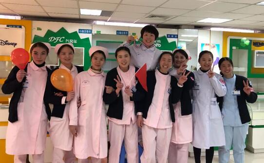 2月11日下午福州眼科医院护理部为护士们精心筹备了一场主题为“我以病人为中心,医院以我为中心”的联欢活动,活动旨在答谢辛勤工作了一年的护士们,并激励她们以崭新面貌迎接新年工作,让我们一同去感受福州眼科医院护士们的欢乐吧2.jpg 2月11日下午福州眼科医院护理部为护士们精心筹备了一场主题为“我以病人为中心,医院以我为中心”的联欢活动,活动旨在答谢辛勤工作了一年的护士们,并激励她们以崭新面貌迎接新年工作,让我们一同去感受福州眼科医院护士们的欢乐吧2.jpg