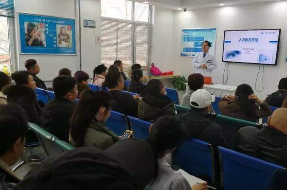 新年新气象，新起点，新动力。2月22日，青岛新利体育组织了以“突破 成长 飞跃”为主题的2018新春培训会。本次培训会旨在更好地服务广大眼疾患者， 提升员工综合素质能力，营造全员学习的氛围。此次培训会，覆盖范围较广，主要针对眼底病、白内障与翼状胬肉、屈光手术的术前检查、圆锥角膜、干眼症及角膜塑形镜等相关课题开展1.jpg