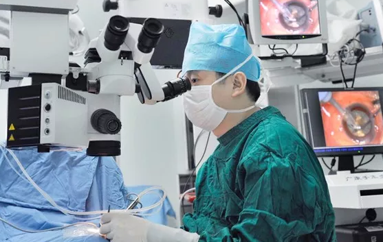 昨日,东莞新利体育紧急收治了一名50岁的青光眼患者。五年前一*次意外受伤,他本人左眼已经失去了视力,只剩下光感,平常生活全靠自己的右眼支撑。就在一周前右眼开始出现视力下降、眼睛肿痛,自以为是感冒产生的疲劳,未在意。之后症状加重并出现头痛、呕吐症状,才来到医院就诊2.png 昨日,东莞新利体育紧急收治了一名50岁的青光眼患者。五年前一*次意外受伤,他本人左眼已经失去了视力,只剩下光感,平常生活全靠自己的右眼支撑。就在一周前右眼开始出现视力下降、眼睛肿痛,自以为是感冒产生的疲劳,未在意。之后症状加重并出现头痛、呕吐症状,才来到医院就诊2.png