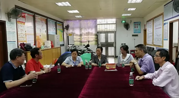 5月10日,佛山新利体育 一书记吴建勇同志会同医院王云华总经理深入佛山禅城区张槎村(居)社区沟通联系,推动党支部联动《义诊活动》工作,把党建工作与服务群众工作相融合,彰显党员先锋模范作用。1.png 5月10日,佛山新利体育 一书记吴建勇同志会同医院王云华总经理深入佛山禅城区张槎村(居)社区沟通联系,推动党支部联动《义诊活动》工作,把党建工作与服务群众工作相融合,彰显党员先锋模范作用。1.png