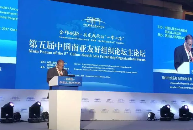 深圳新利体育 为斯里兰卡中国社会和文化合作协会会长实施白内障复明手术2.png