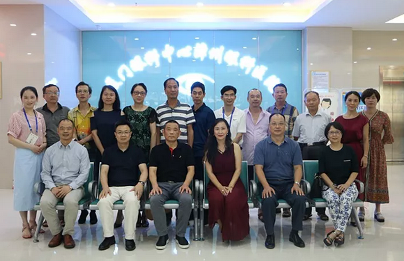 7月28日上午,由漳州市红十字会、漳州市卫生和计划生育委员会、新利体育集团和厦门眼科中心漳州眼科医院联合主办的“红十字光明天使救助行动”漳州站启动仪式在漳州宾馆如期举行3.png 7月28日上午,由漳州市红十字会、漳州市卫生和计划生育委员会、新利体育集团和厦门眼科中心漳州眼科医院联合主办的“红十字光明天使救助行动”漳州站启动仪式在漳州宾馆如期举行3.png