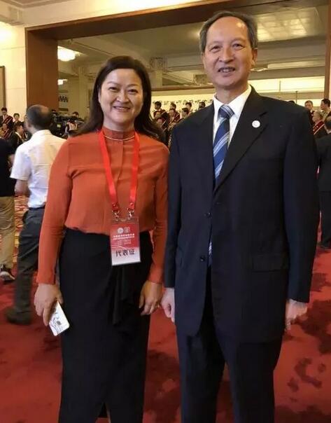 新利体育集团潘美华医生作为福建省医师代表受邀赴京参加首届“中国医师节”庆祝大会2.jpg 新利体育集团潘美华医生作为福建省医师代表受邀赴京参加首届“中国医师节”庆祝大会2.jpg