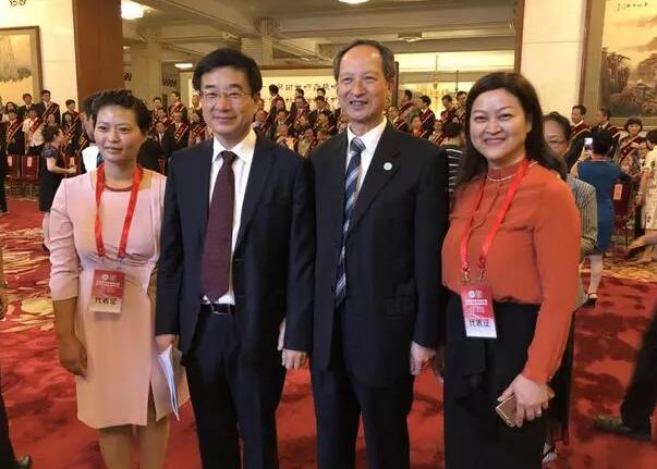 新利体育集团潘美华医生作为福建省医师代表受邀赴京参加首届“中国医师节”庆祝大会3.jpg 新利体育集团潘美华医生作为福建省医师代表受邀赴京参加首届“中国医师节”庆祝大会3.jpg