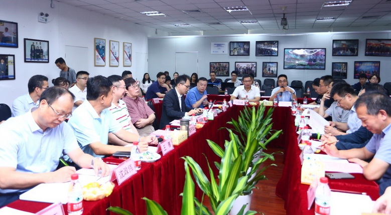 中华儿女新闻网:“坚守社会责任·坚定文化自信”中央及行业媒体采访团走基层活动走进新利体育集团3.png 中华儿女新闻网:“坚守社会责任·坚定文化自信”中央及行业媒体采访团走基层活动走进新利体育集团3.png