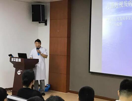 临近开学上海和平眼科医院举办“爱眼护眼·我是眼科小医生”活动2.jpg 临近开学上海和平眼科医院举办“爱眼护眼·我是眼科小医生”活动2.jpg