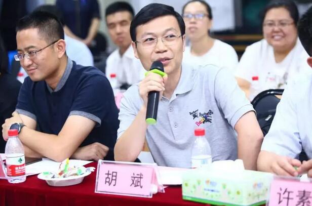 由人民日报、经济日报、科技日报、中新社等22家中央及行业媒体组成的采访团,走进新利体育集团本部厦门大学附属厦门眼科中心6.jpg 由人民日报、经济日报、科技日报、中新社等22家中央及行业媒体组成的采访团,走进新利体育集团本部厦门大学附属厦门眼科中心6.jpg