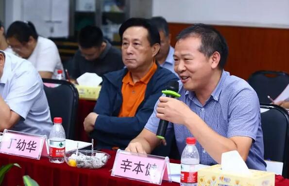 由人民日报、经济日报、科技日报、中新社等22家中央及行业媒体组成的采访团,走进新利体育集团本部厦门大学附属厦门眼科中心8.jpg 由人民日报、经济日报、科技日报、中新社等22家中央及行业媒体组成的采访团,走进新利体育集团本部厦门大学附属厦门眼科中心8.jpg