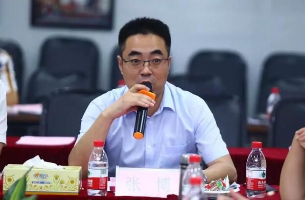 由人民日报、经济日报、科技日报、中新社等22家中央及行业媒体组成的采访团,走进新利体育集团本部厦门大学附属厦门眼科中心10.jpg 由人民日报、经济日报、科技日报、中新社等22家中央及行业媒体组成的采访团,走进新利体育集团本部厦门大学附属厦门眼科中心10.jpg