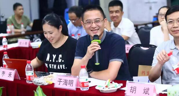 由人民日报、经济日报、科技日报、中新社等22家中央及行业媒体组成的采访团,走进新利体育集团本部厦门大学附属厦门眼科中心11.jpg 由人民日报、经济日报、科技日报、中新社等22家中央及行业媒体组成的采访团,走进新利体育集团本部厦门大学附属厦门眼科中心11.jpg