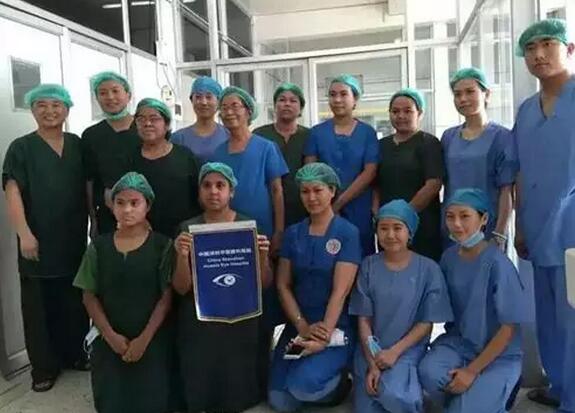 点滴善举,铸就新利体育——“环球慈善日新利体育公益回顾”2.jpg 点滴善举,铸就新利体育——“环球慈善日新利体育公益回顾”2.jpg