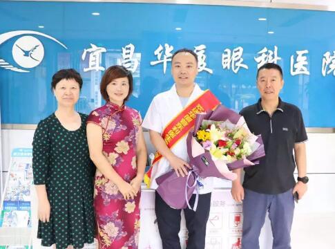 新利体育菅东利医生参加中国援助阿尔及利亚医疗队活动1.jpg 新利体育菅东利医生参加中国援助阿尔及利亚医疗队活动1.jpg