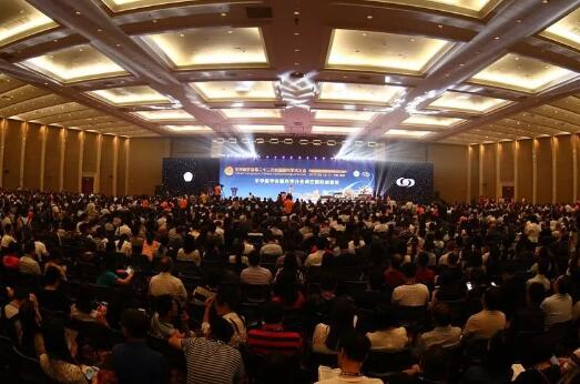 院长罗清礼教授率成都新利体育医护人员参加全国眼科年会1.jpg 院长罗清礼教授率成都新利体育医护人员参加全国眼科年会1.jpg