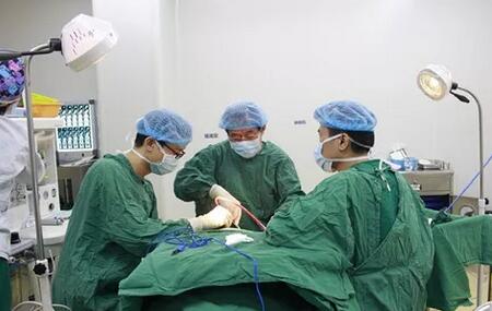 眼眶肿瘤患者在成都新利体育顺利进行手术2.jpg 眼眶肿瘤患者在成都新利体育顺利进行手术2.jpg