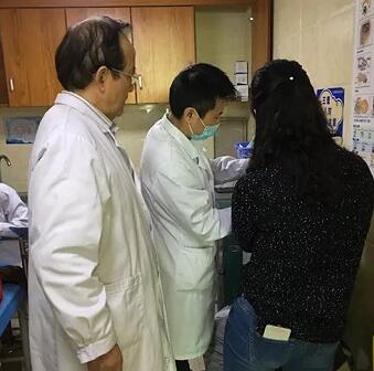 成都新利体育罗清礼教授为眼眶肿瘤患者顺利进行手术2.jpg 成都新利体育罗清礼教授为眼眶肿瘤患者顺利进行手术2.jpg