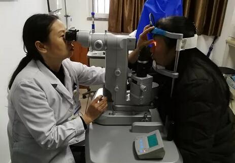 成都新利体育引进了青光眼医治新设备——SLT激光医治仪.jpg 成都新利体育引进了青光眼医治新设备——SLT激光医治仪.jpg