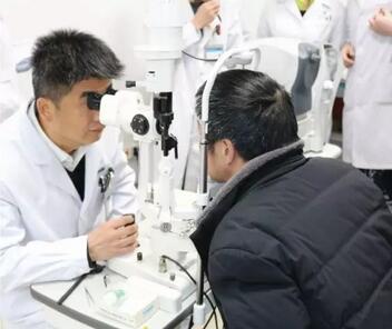 重庆新利体育安晓巨副院长:白内障手术什么时候做 ?1.jpg 重庆新利体育安晓巨副院长:白内障手术什么时候做 ?1.jpg