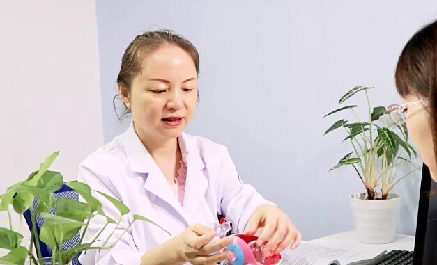 心向光明、永不止步——重庆新利体育屈光专家汪红的一天1.jpg 心向光明、永不止步——重庆新利体育屈光专家汪红的一天1.jpg