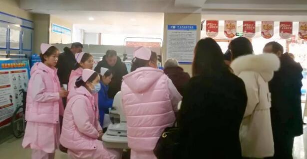2月13日许昌新利体育院出现白内障手术“高峰期”2.jpg