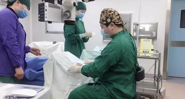 白内障高度近视为求高清视力 贵阳惠水一家三人来贵阳阳明眼科医院求医1.jpg 白内障高度近视为求高清视力 贵阳惠水一家三人来贵阳阳明眼科医院求医1.jpg