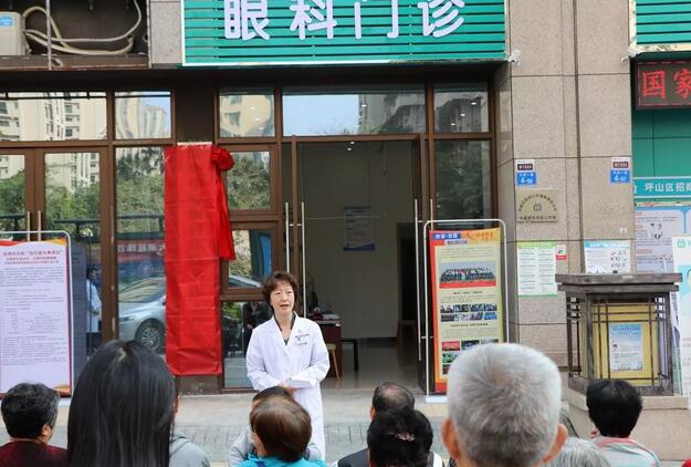 深圳新利体育“名家工作室”正式在深圳招商花园城社康中心揭牌3.jpg 深圳新利体育“名家工作室”正式在深圳招商花园城社康中心揭牌3.jpg