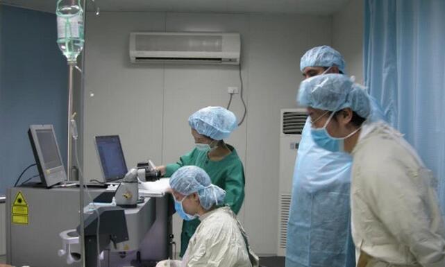 三十余年守护心灵的窗户,她是近视手术的安全舵手——重庆新利体育副院长汪红教授3.jpg 三十余年守护心灵的窗户,她是近视手术的安全舵手——重庆新利体育副院长汪红教授3.jpg