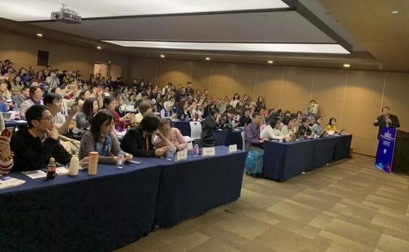 新利体育专家团受邀亮相第十九届环球眼科学学术会议暨第十九届环球视光学学术会议（COOC 2019）3.jpg