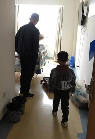 成都新利体育接诊眼外伤致白内障小患者.jpg 成都新利体育接诊眼外伤致白内障小患者.jpg