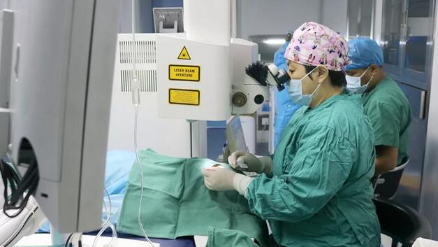 近日许昌新利体育美女护士在本院做了摘镜手术2.jpg 近日许昌新利体育美女护士在本院做了摘镜手术2.jpg