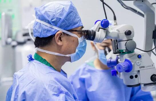 白内障患者顺利进行复明手术后 家属在朋友圈感谢青岛新利体育1.jpg 白内障患者顺利进行复明手术后 家属在朋友圈感谢青岛新利体育1.jpg