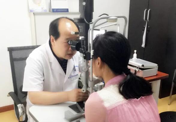 多次受邀于世界眼科大会、美国眼科年会、亚洲太平洋地区眼科年会等环球眼科会议进行现场手术表演——新利体育集团业务副总院长、上海和平眼科医院院长郭海科教授2.jpg 多次受邀于世界眼科大会、美国眼科年会、亚洲太平洋地区眼科年会等环球眼科会议进行现场手术表演——新利体育集团业务副总院长、上海和平眼科医院院长郭海科教授2.jpg