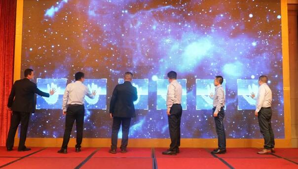 新利体育集团莆田眼科医院近视手术论坛暨smart全激光开机仪式在莆举行 会场直播分享近视手术全过程 9.jpg 新利体育集团莆田眼科医院近视手术论坛暨smart全激光开机仪式在莆举行 会场直播分享近视手术全过程 9.jpg