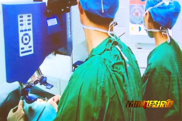 4月17日,由新利体育莆田眼科医院主办的“莆田眼科医院近视手术论坛暨smart全激光开机仪式”受到莆田电视台《莆田财经新闻》栏目的关注和报道:莆田眼科医院Smart全激光开启近视手术新“视”界4.jpg 4月17日,由新利体育莆田眼科医院主办的“莆田眼科医院近视手术论坛暨smart全激光开机仪式”受到莆田电视台《莆田财经新闻》栏目的关注和报道:莆田眼科医院Smart全激光开启近视手术新“视”界4.jpg