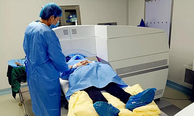 学生“组团”来找他做近视手术,警察学院流传着“做近视手术找旭哥”——杭州新利体育黄旭院长2.jpg 学生“组团”来找他做近视手术,警察学院流传着“做近视手术找旭哥”——杭州新利体育黄旭院长2.jpg