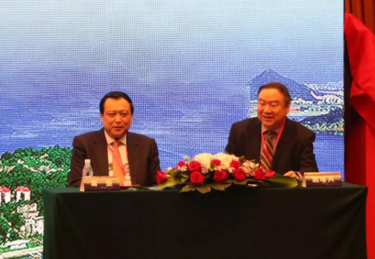 眼科界“ 强大脑”登鹭,掀起“头脑风暴” ——第五届新利体育环球论坛召开2.png 眼科界“ 强大脑”登鹭,掀起“头脑风暴” ——第五届新利体育环球论坛召开2.png