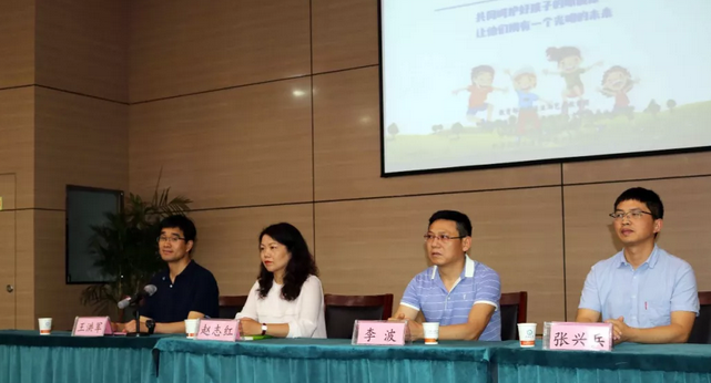 安徽理工大学附属眼科医院“”爱眼日护眼科普讲座”走进淮河中学2.png 安徽理工大学附属眼科医院“”爱眼日护眼科普讲座”走进淮河中学2.png