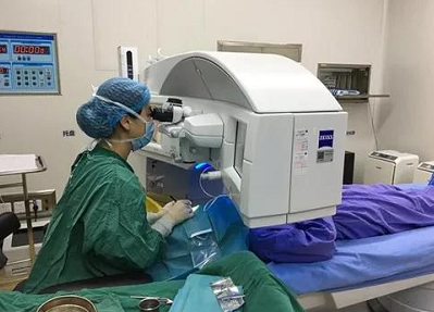 成都新利体育青光眼医生在本院接受全飞秒近视手术2.png 成都新利体育青光眼医生在本院接受全飞秒近视手术2.png